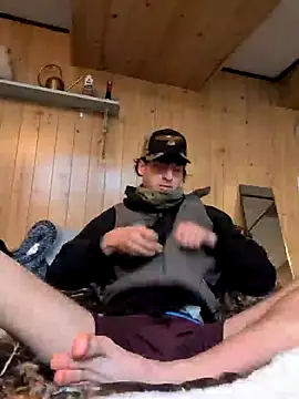 B8RHUNG online show from December 16, 10:37 pm