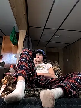 B8RHUNG online show from December 17, 7:53 pm