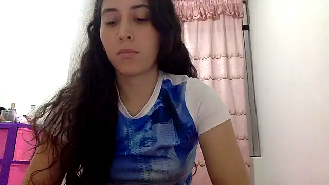 Snapshot of LatinDoll8 chatting on August 3, 10:35 pm LatinDoll8 online show from August 3, 10:35 pm