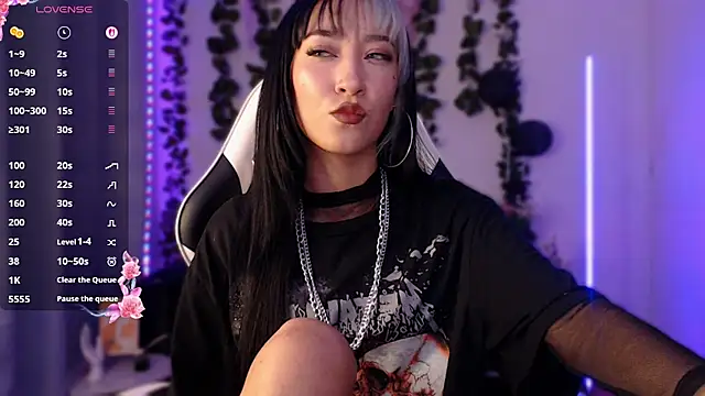 viicky r online show from March 27, 1:11 am