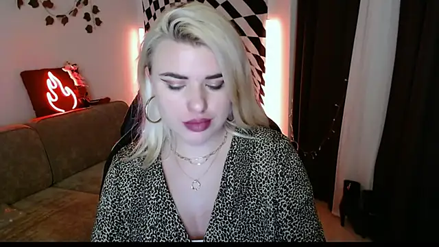 Snapshot of Ariana_Saint chatting on March 29, 8:53 pm Ariana Saint online show from March 29, 8:53 pm