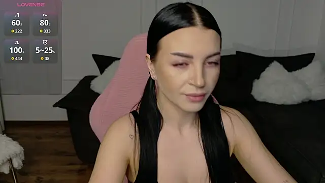 Snapshot of Lady_charm__ chatting on April 25, 4:59 am Lady charm online show from April 25, 4:59 am