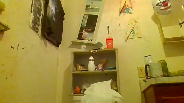 Snapshot of becky1111 chatting on April 19, 7:16 pm becky1111 online show from April 19, 7:16 pm