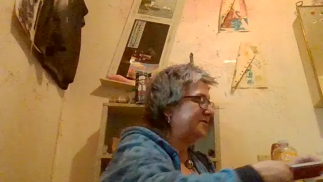 Snapshot of becky1111 chatting on April 23, 12:29 pm becky1111 online show from April 23, 12:29 pm
