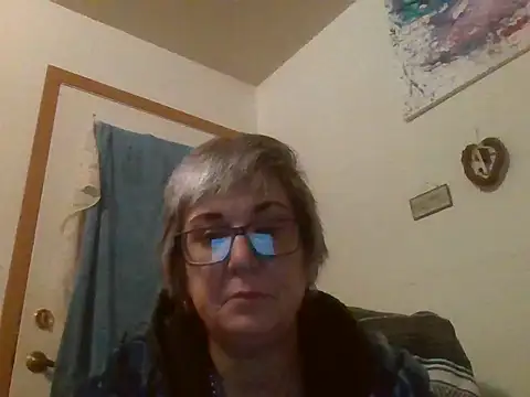 Snapshot of becky1111 chatting on May 13, 10:34 am becky1111 online show from May 13, 10:34 am