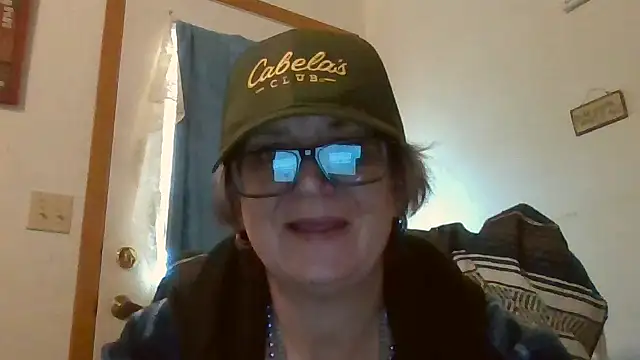 Snapshot of becky1111 chatting on May 14, 3:08 pm becky1111 online show from May 14, 3:08 pm