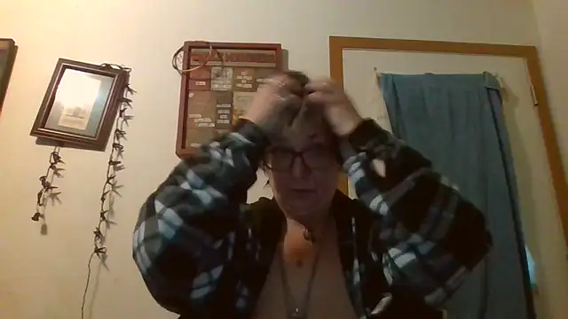 Snapshot of becky1111 chatting on May 22, 12:22 pm becky1111 online show from May 22, 12:22 pm