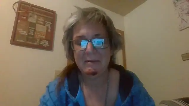 Snapshot of becky1111 chatting on May 25, 10:21 am becky1111 online show from May 25, 10:21 am
