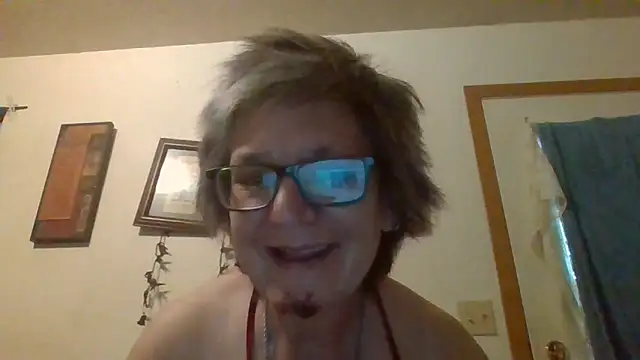 Snapshot of becky1111 chatting on May 28, 11:40 am becky1111 online show from May 28, 11:40 am