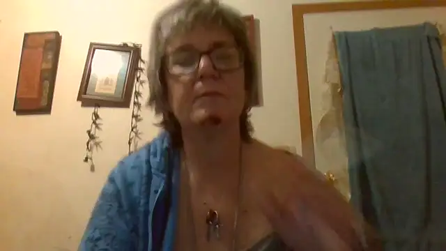 Snapshot of becky1111 chatting on May 29, 2:53 am becky1111 online show from May 29, 2:53 am