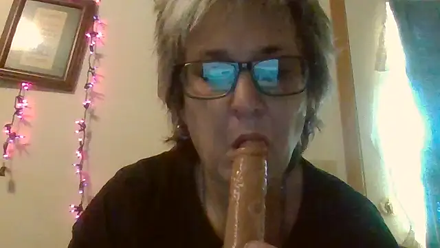 Snapshot of becky1111 chatting on June 2, 12:45 am becky1111 online show from June 2, 12:45 am