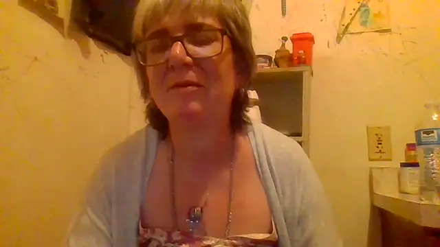 Snapshot of becky1111 chatting on June 14, 1:14 am becky1111 online show from June 14, 1:14 am