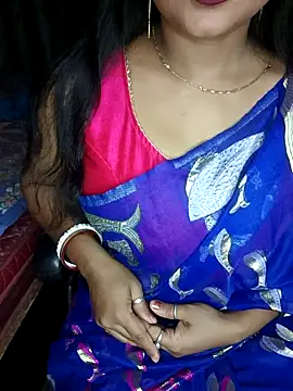 Snapshot of MAHI066 chatting on May 1, 5:56 am MAHI066 online show from May 1, 5:56 am