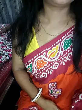 Snapshot of MAHI066 chatting on May 7, 5:35 am MAHI066 online show from May 7, 5:35 am