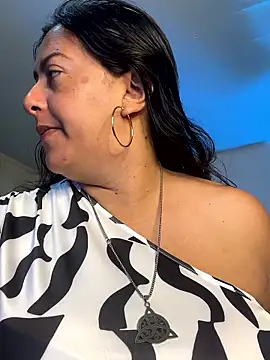Snapshot of evelyn_harpeery chatting on June 21, 10:40 am evelyn harpeery online show from June 21, 10:40 am