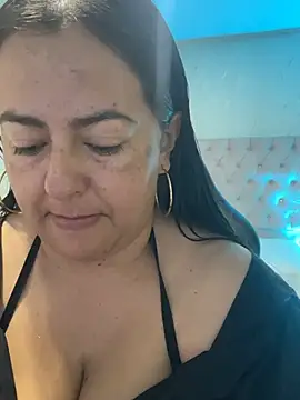 Snapshot of evelyn_harpeery chatting on June 24, 10:58 am evelyn harpeery online show from June 24, 10:58 am