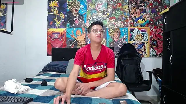 Snapshot of Golden_Boysx chatting on April 12, 11:15 am Golden Boysx online show from April 12, 11:15 am