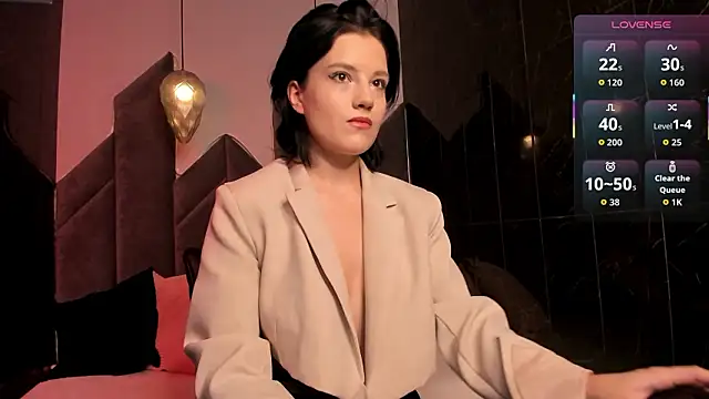 Snapshot of RowenMoon chatting on February 25, 9:46 pm RowenMoon online show from February 25, 9:46 pm