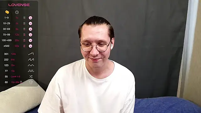 Snapshot of NakedIsaac chatting on June 27, 3:17 pm NakedIsaac online show from June 27, 3:17 pm