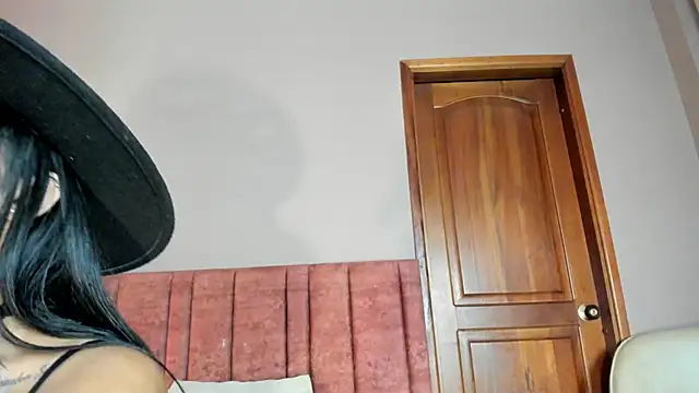 GahiaBelucci online show from March 30, 11:44 am