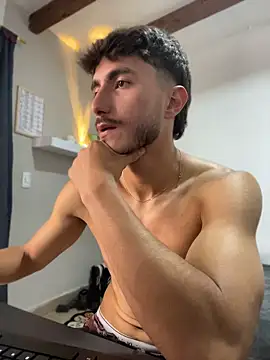 Snapshot of LIAM_COLT chatting on April 28, 7:41 pm LIAM COLT online show from April 28, 7:41 pm
