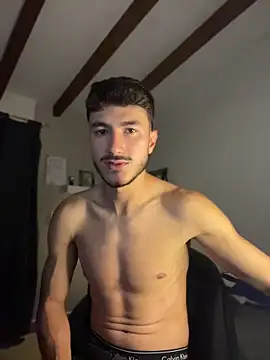 Snapshot of LIAM_COLT chatting on May 21, 11:23 pm LIAM COLT online show from May 21, 11:23 pm