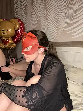 Snapshot of me_myhubby chatting on February 14, 1:35 am me myhubby online show from February 14, 1:35 am