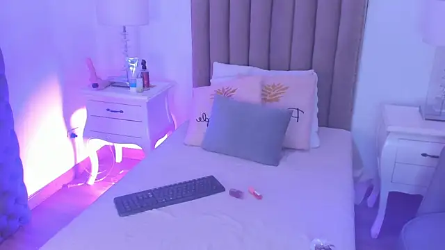 amber  ferrera online show from February 5, 11:48 am