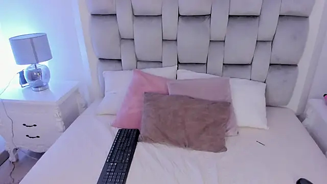 amber  ferrera online show from March 25, 7:42 pm