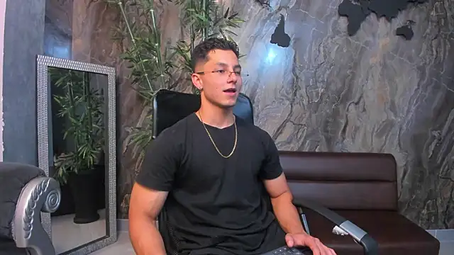 Noah Clarkk online show from February 21, 11:28 pm