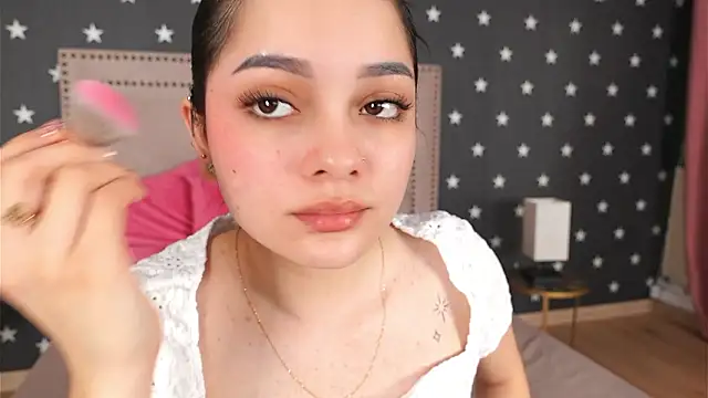 Snapshot of RaquellStar chatting on February 19, 5:47 am RaquellStar online show from February 19, 5:47 am