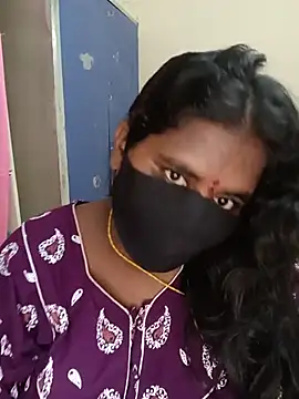 Snapshot of sirisha__9 chatting on August 3, 4:22 am sirisha 9 online show from August 3, 4:22 am