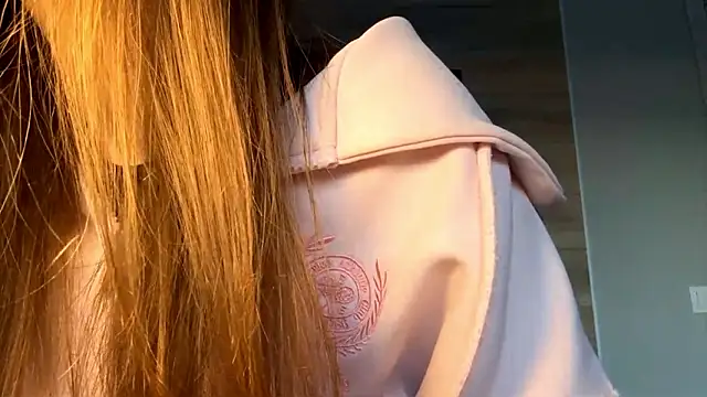 Snapshot of lisa_montana chatting on February 2, 6:23 am lisa montana online show from February 2, 6:23 am