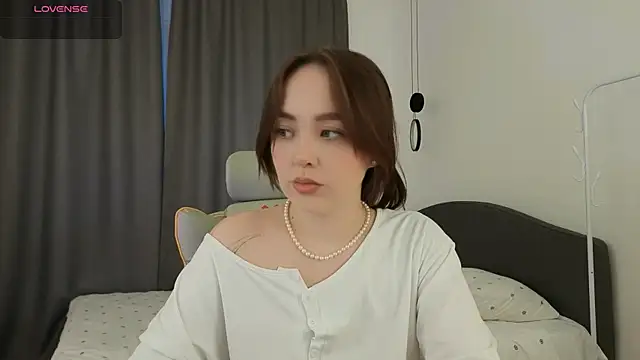 fallin lovee online show from April 14, 2:23 pm