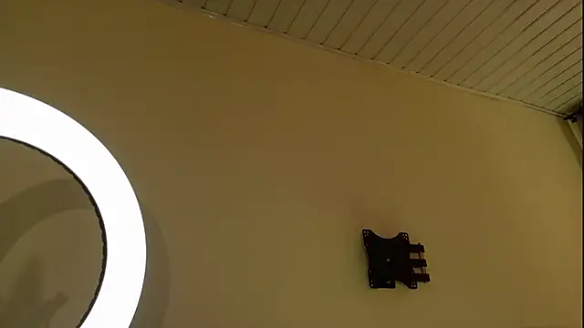 Alannadumont  online show from February 18, 8:05 pm