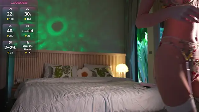 Snapshot of YourNaughtyMiss chatting on February 6, 3:33 am YourNaughtyMiss online show from February 6, 3:33 am