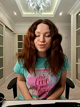 Snapshot of LondonMiley chatting on December 22, 7:00 pm LondonMiley online show from December 22, 7:00 pm