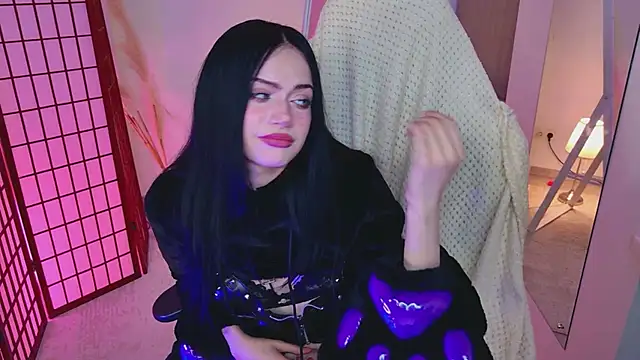 Snapshot of Dark_Diva chatting on May 27, 1:57 am Dark Diva online show from May 27, 1:57 am
