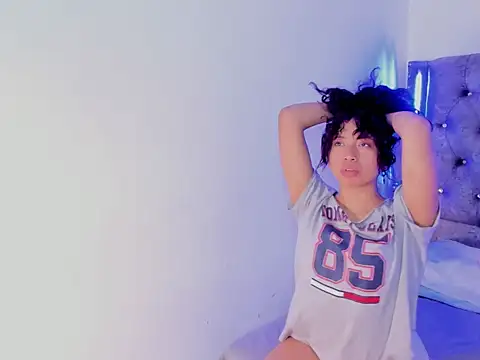 Snapshot of Mia_Cavalli chatting on December 18, 9:43 pm Mia Cavalli online show from December 18, 9:43 pm