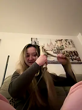 LilyLuck  online show from January 7, 9:39 pm