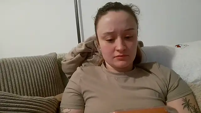 LilyLuck  online show from February 23, 6:27 pm