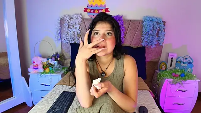 hannaa cute online show from April 14, 12:00 pm