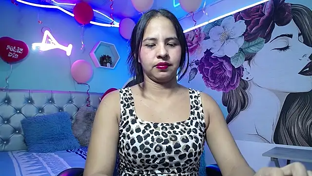 nicol ross19 online show from February 16, 3:02 am