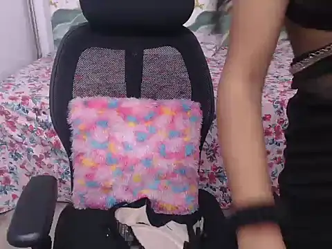 bold-smirthii online show from February 24, 6:11 am