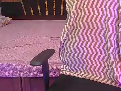 bold-smirthii online show from April 11, 4:17 am