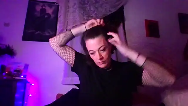 Snapshot of GoddessRae19 chatting on February 13, 5:14 am GoddessRae19 online show from February 13, 5:14 am