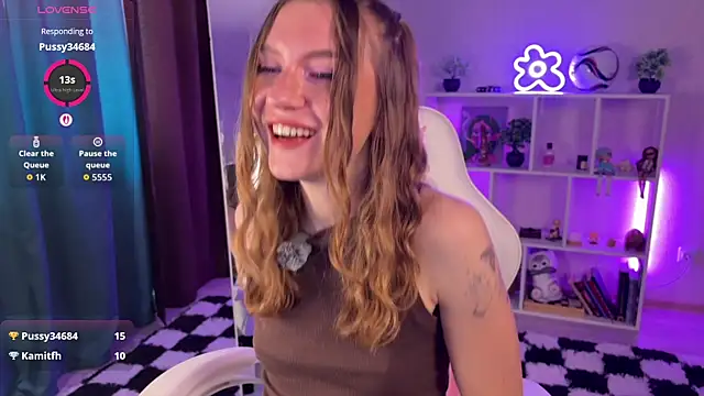 Snapshot of KellySunn chatting on July 17, 8:10 am KellySunn online show from July 17, 8:10 am