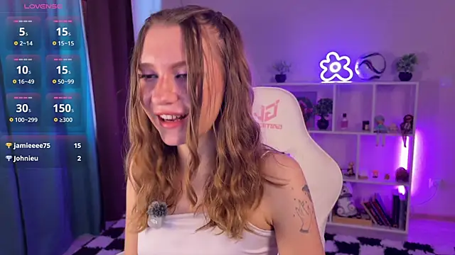 Snapshot of KellySunn chatting on July 18, 8:29 am KellySunn online show from July 18, 8:29 am