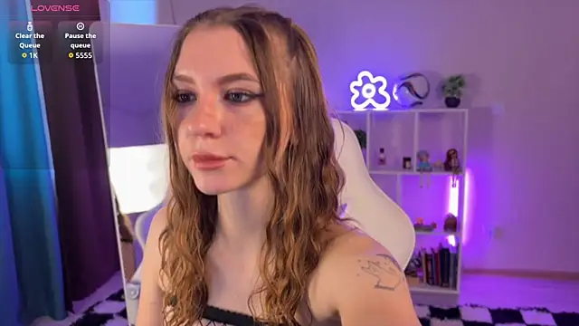 Snapshot of KellySunn chatting on July 28, 8:21 am KellySunn online show from July 28, 8:21 am