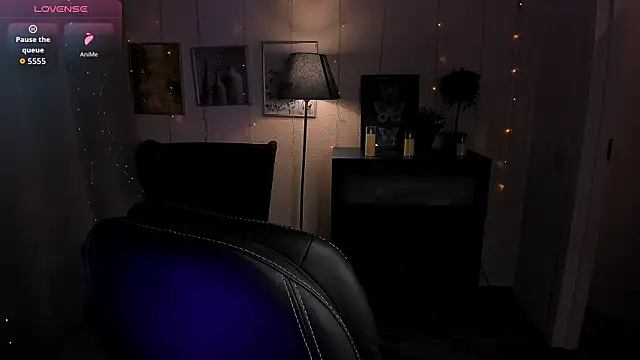 SarahShelby online show from April 13, 8:58 pm